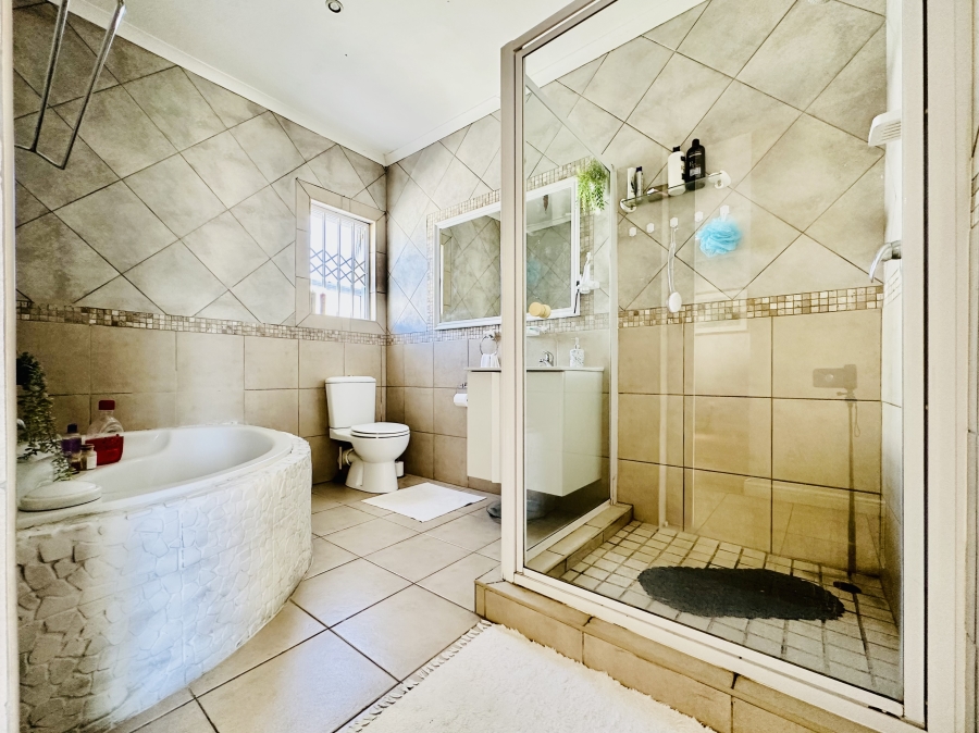 3 Bedroom Property for Sale in Westcliff Western Cape